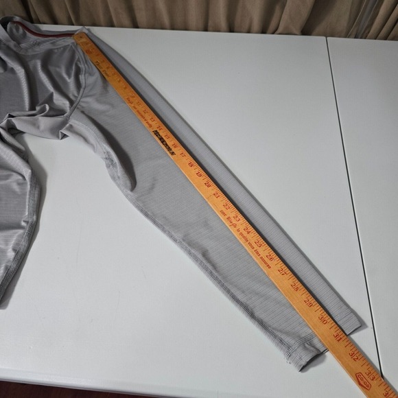 Rhone Shirt Mens Medium Gray Long Sleeve Pullover Athletic Activewear READ - Picture 11 of 12